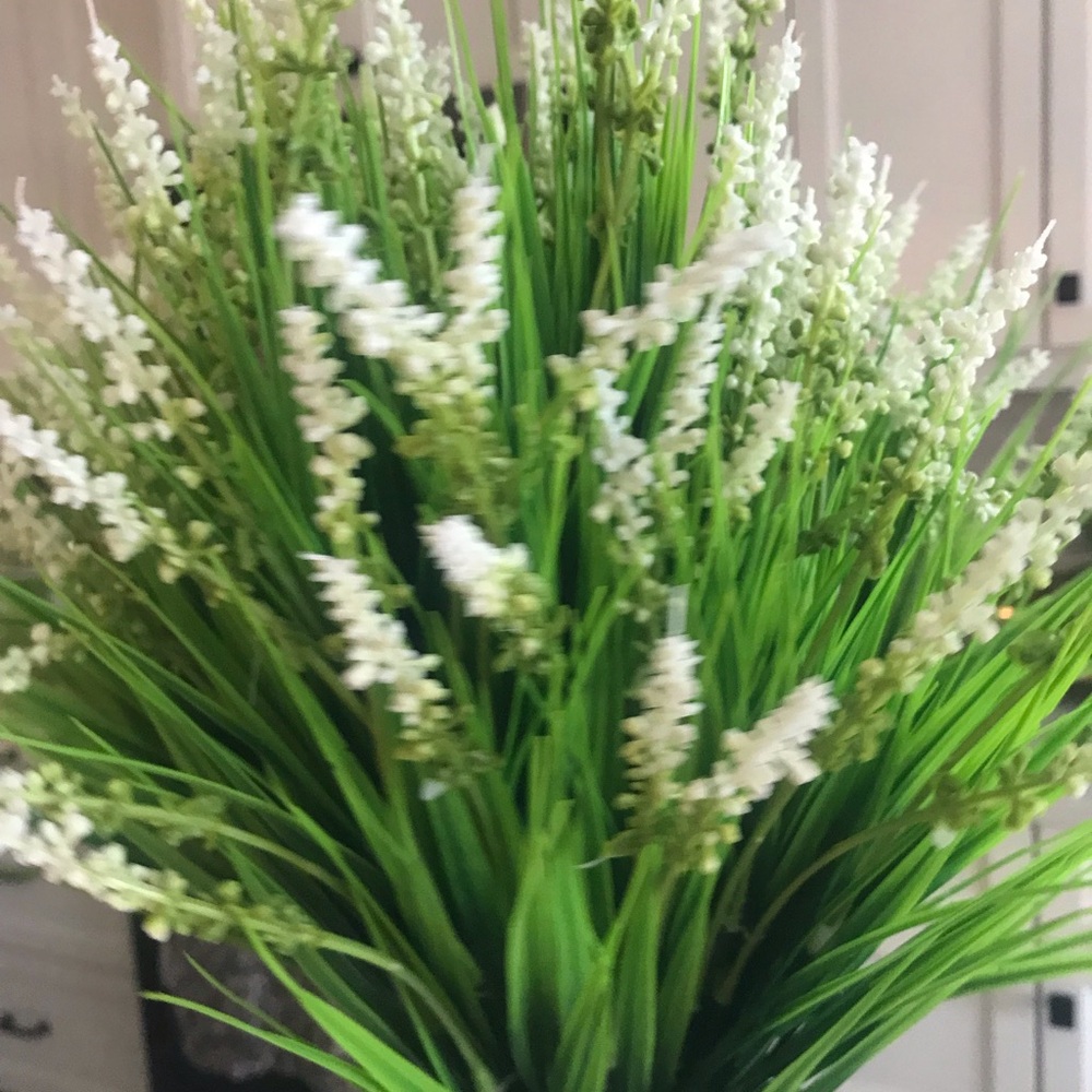 Ivydale 20pcs set Artificial White Lavender Spray in Green Foliage - Picture 2 of 12
